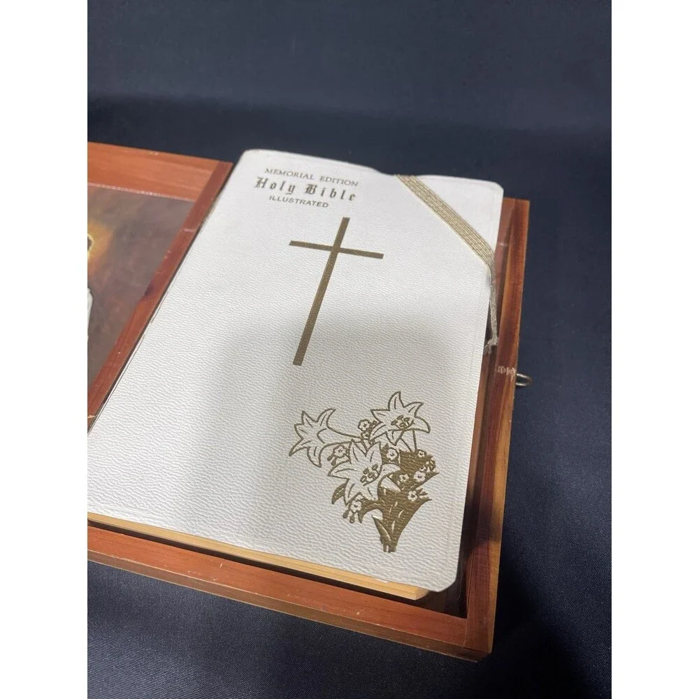 Vintage UAW Memorial Bible In Wooden Box 1971